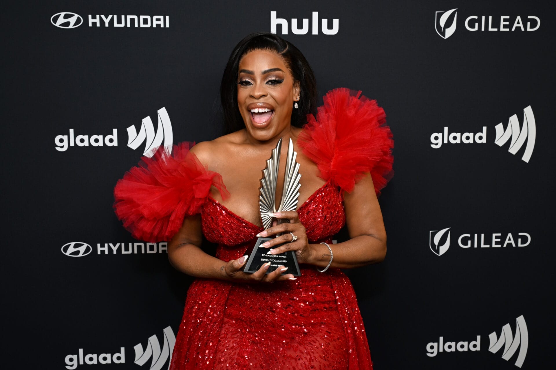 Niecy Nash-Betts Speaks on Journey With LGBTQ+ Identity and Queer Love with Wife in GLAAD Awards Acceptance Speech